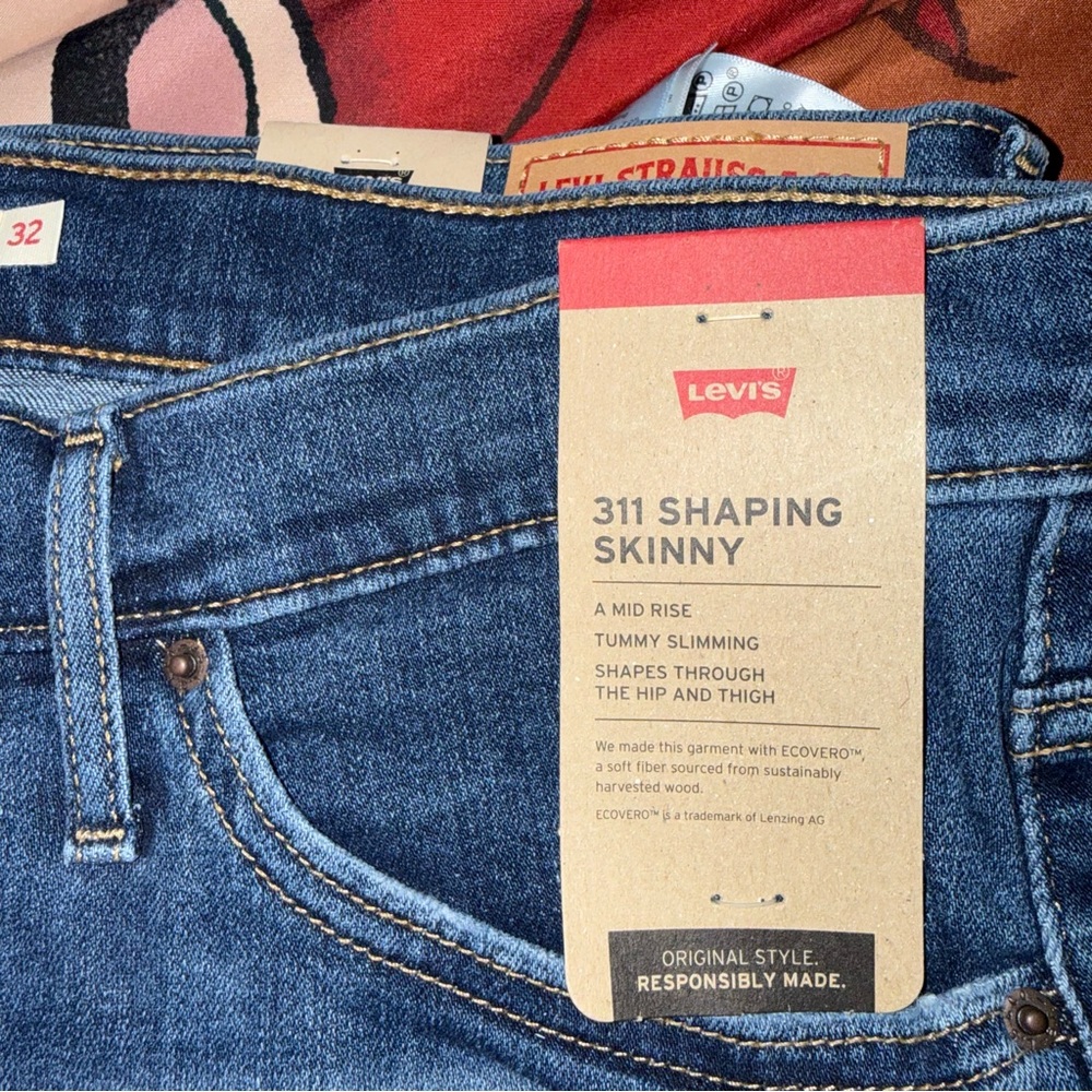 Levi's Women's 311 Shaping Skinny Jeans